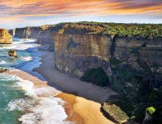 开云体育中国-巨浪掀翻银河舰队，当东方铁血撞碎西方巨星神话