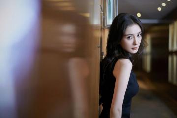 开云体育在线-风暴的两种维度，从多特蒙德的青春洪流到梅西的时代余晖