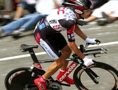 开云体育平台APP-布伦森撕碎绿军防线，湖人第三节海啸淹没宿敌