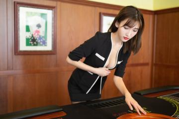 开云体育在线-神迹燃烧的夜晚，库里抢七连击，写下不朽定义