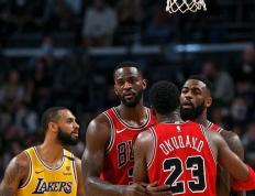 开云体育入口-包含公牛惊险击败活塞，拉文砍下全场最高分的词条