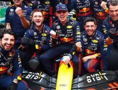 开云下载-威廉姆斯完胜哈斯车队，维斯塔潘状态火热