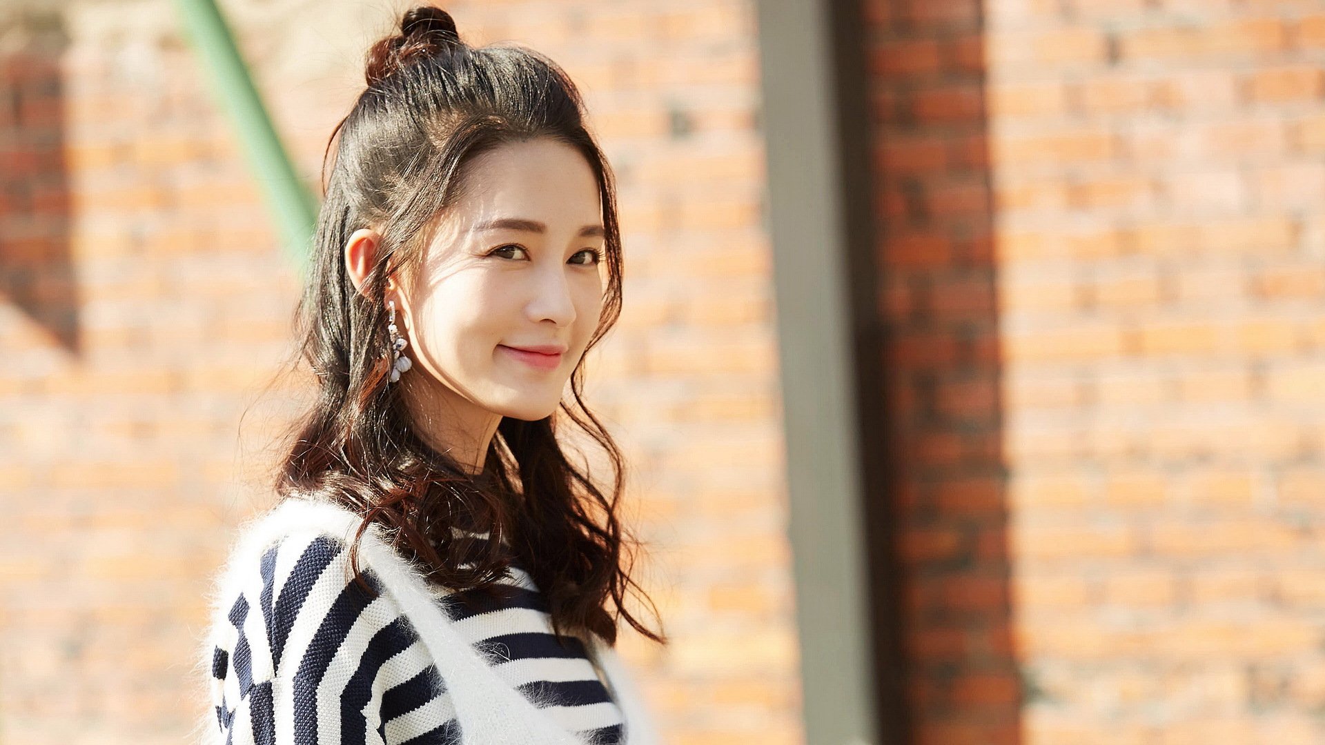 开云体育官方网站-克莱引领节奏风暴，上海队全面碾压开拓者迎大胜