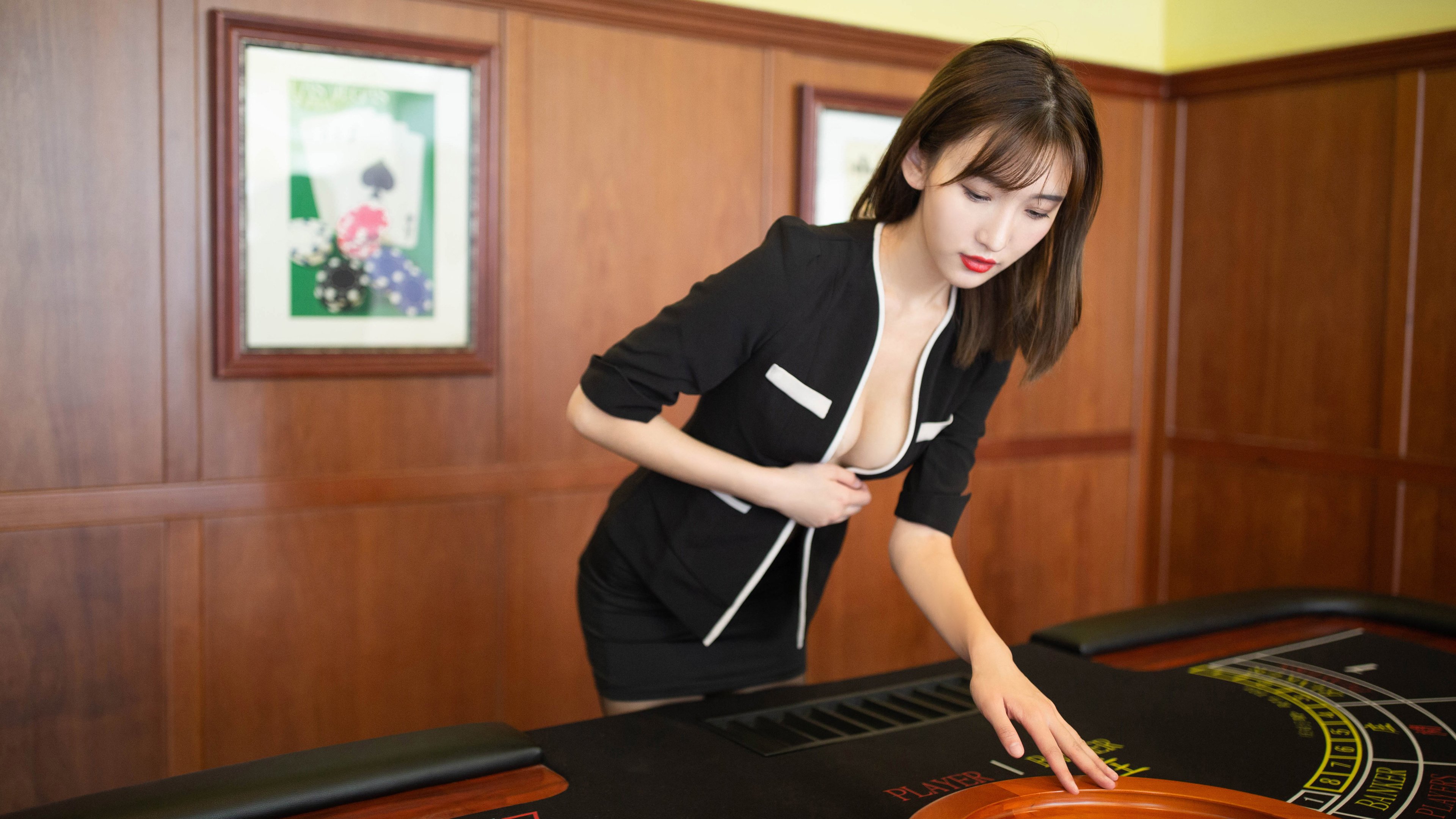 开云体育在线-神迹燃烧的夜晚,库里抢七连击,写下不朽定义